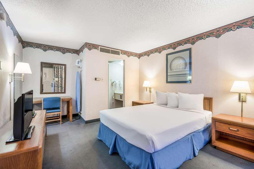 Americas Best Value Inn St. Joseph At I-29 Номер фото
