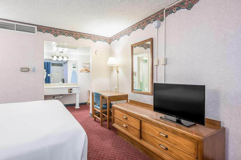 Americas Best Value Inn St. Joseph At I-29 Номер фото