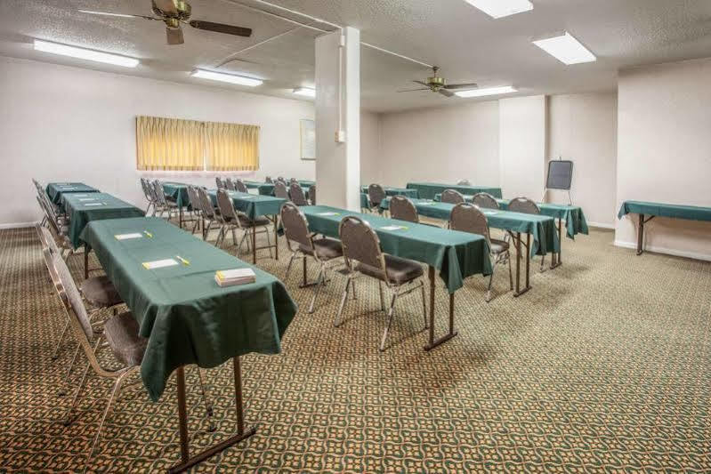 Americas Best Value Inn St. Joseph At I-29 Экстерьер фото